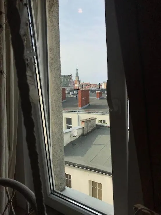 Niewielkie Przytulne Poddasze Z Widokiem Na Ratusz Poznan